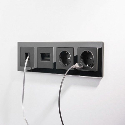 Werkel W1171508 Розетка с заземлением, шторками и двумя разъемами USB (черный матовый)