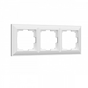 Рамка на 3 поста (белый) Fiore W0032201 нов.